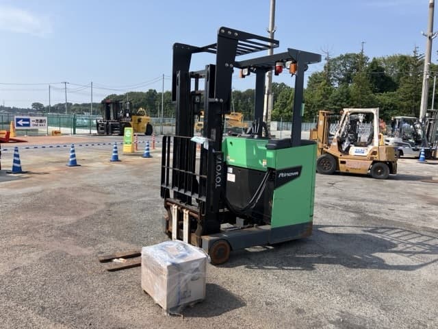 Reach Forklift — Auction (lot 8458-5001)