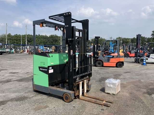 Reach Forklift — Auction (lot 8458-5001)