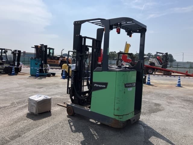 Reach Forklift — Auction (lot 8458-5001)