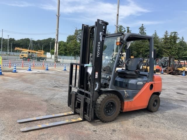 Forklift — Auction (lot 8458-5002)