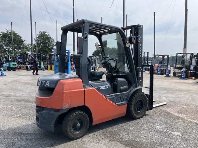 Forklift — Auction (lot 8458-5002)