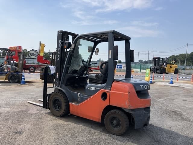 Forklift — Auction (lot 8458-5002)