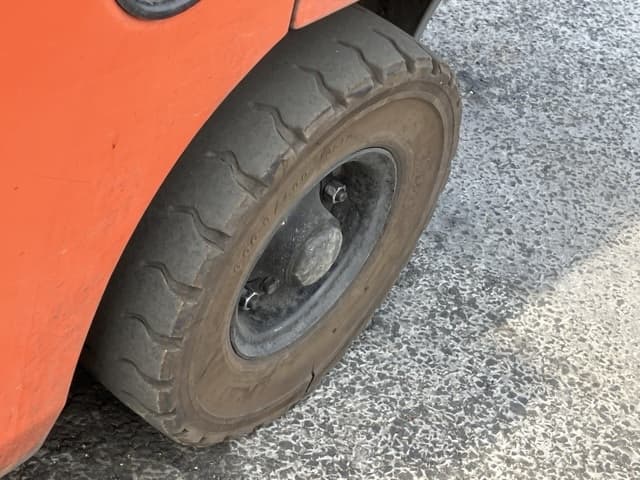 Forklift — Auction (lot 8458-5002)