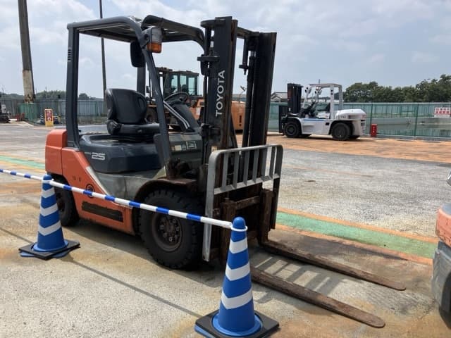 Forklift — Auction (lot 8458-5801)