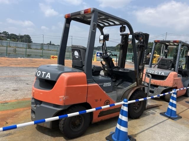Forklift — Auction (lot 8458-5801)