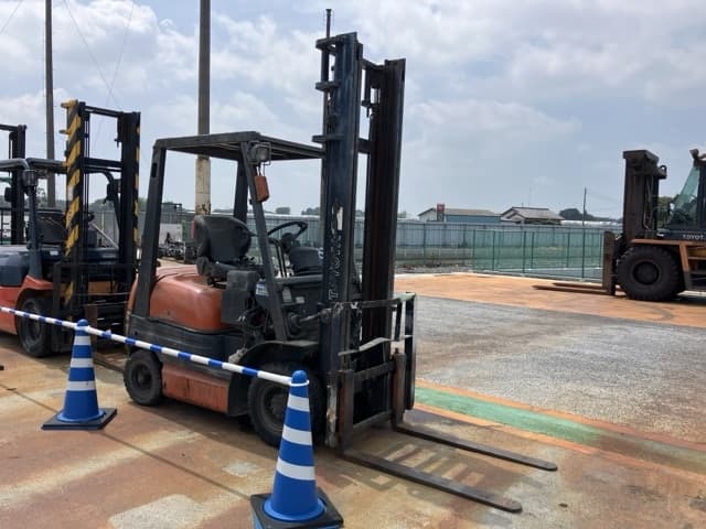 Forklift — Auction (lot 8458-5802)