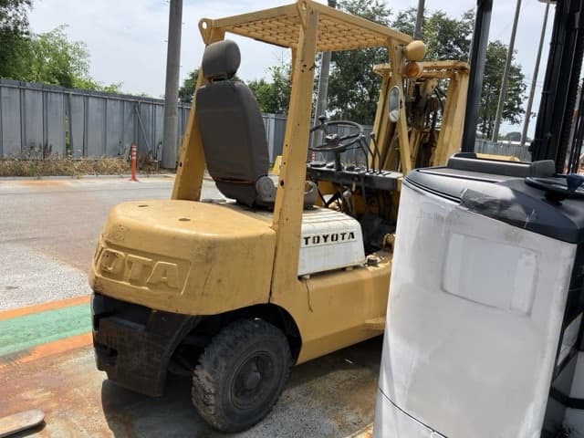 Forklift — Auction (lot 8458-5805)