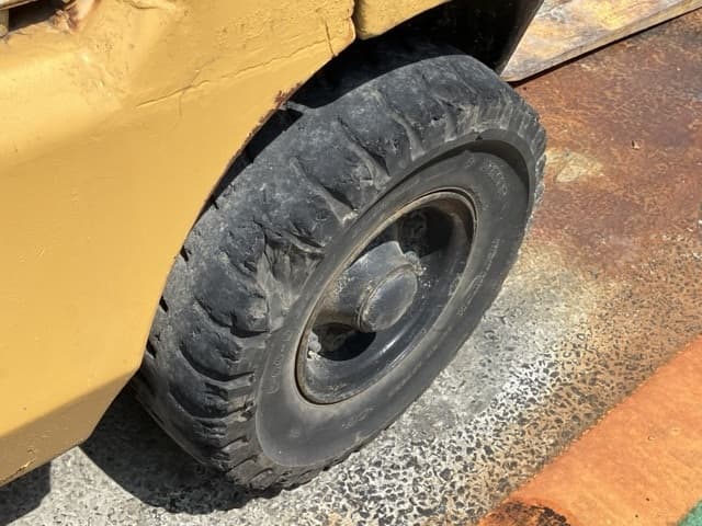 Forklift — Auction (lot 8458-5805)