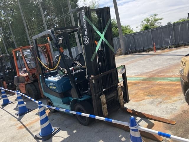 Forklift — Auction (lot 8458-5807)