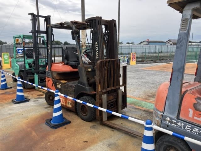 Battery Forklift — Auction (lot 8458-5809)