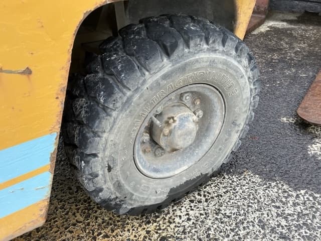 Forklift — Auction (lot 8458-5811)