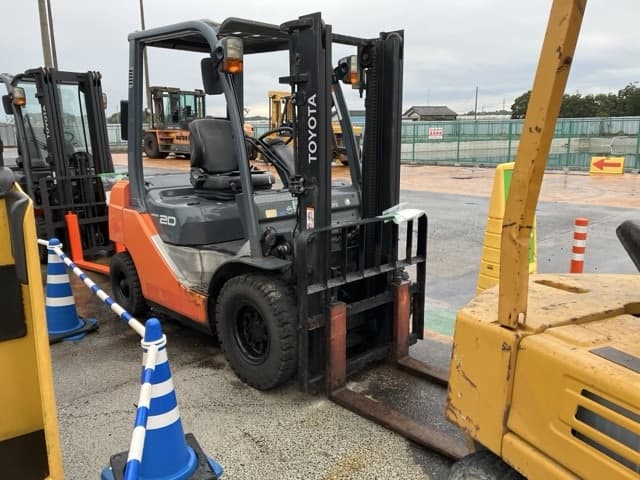 Forklift — Auction (lot 8458-5812)