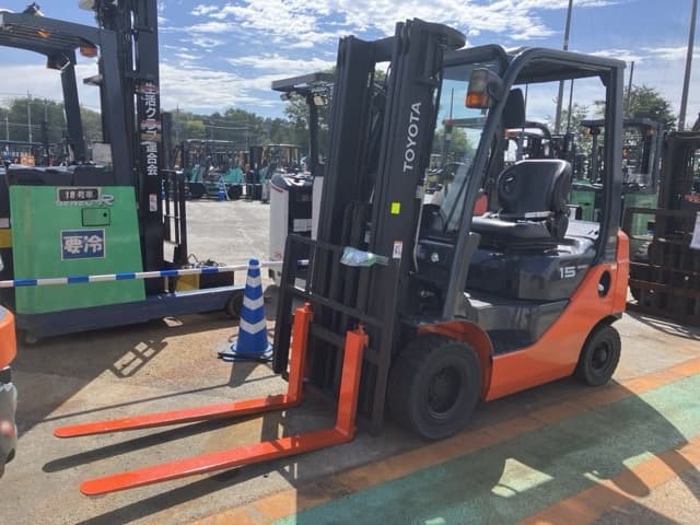 Forklift — Auction (lot 8458-5813)