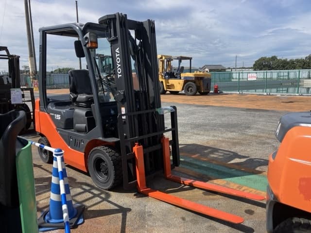 Forklift — Auction (lot 8458-5813)