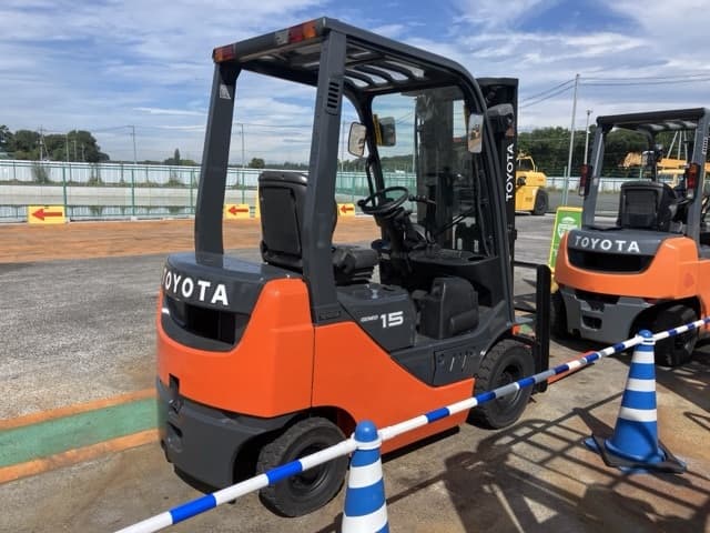 Forklift — Auction (lot 8458-5813)