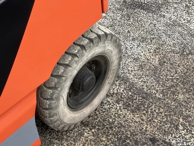 Battery Forklift — Auction (lot 8458-5817)