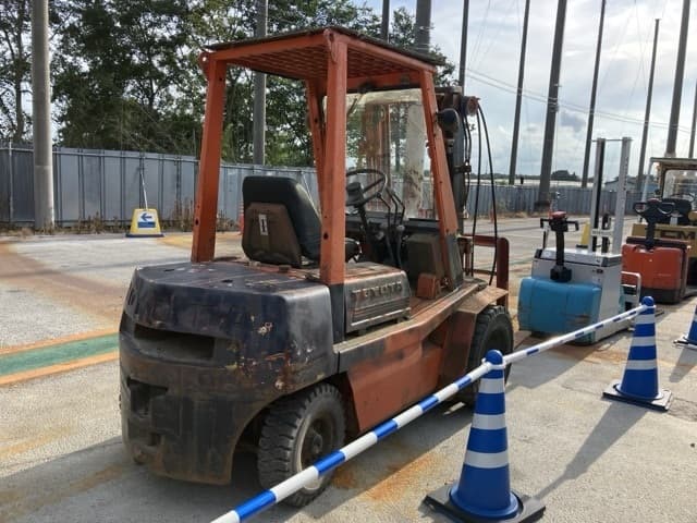 Forklift — Auction (lot 8458-5819)