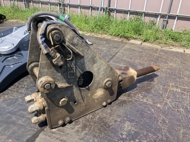 BREAKER — Auction (lot 8458-6011)