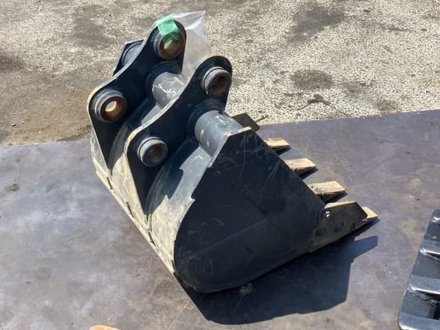 CONSTRUCTION BUCKET — Auction (lot 8458-6014)