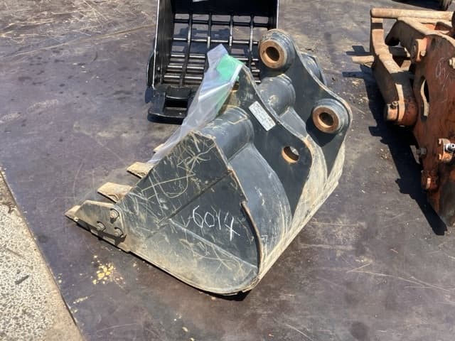 CONSTRUCTION BUCKET — Auction (lot 8458-6014)