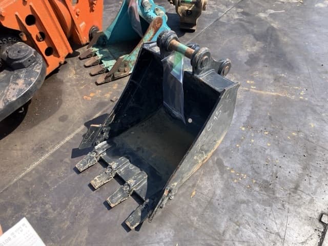 CONSTRUCTION BUCKET — Auction (lot 8458-6015)
