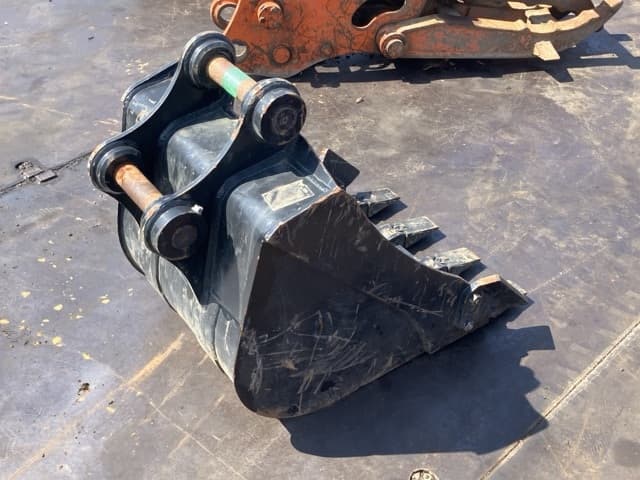 CONSTRUCTION BUCKET — Auction (lot 8458-6015)