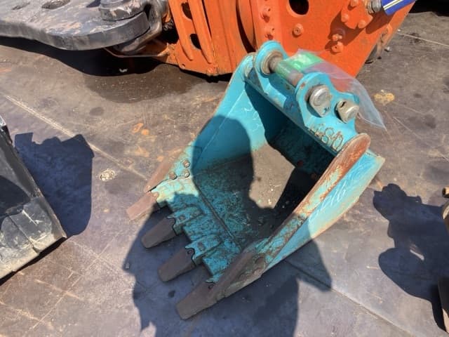 CONSTRUCTION BUCKET — Auction (lot 8458-6016)