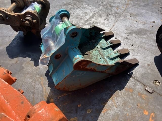 CONSTRUCTION BUCKET — Auction (lot 8458-6016)