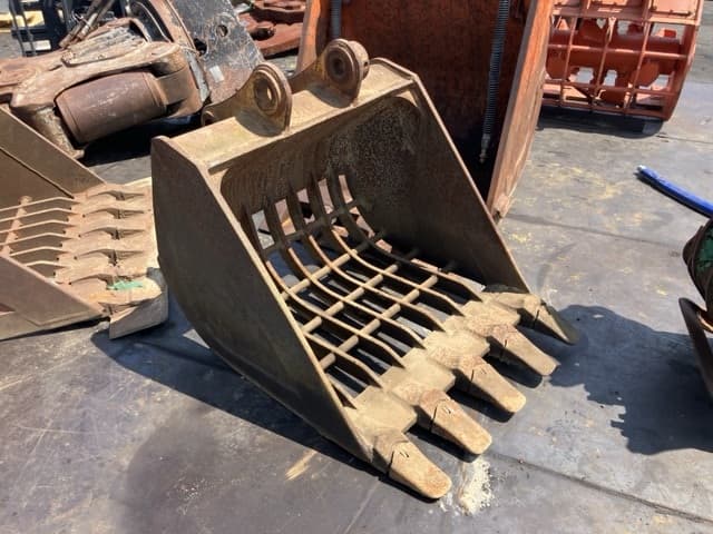 SKELETON BUCKET — Auction (lot 8458-6024)
