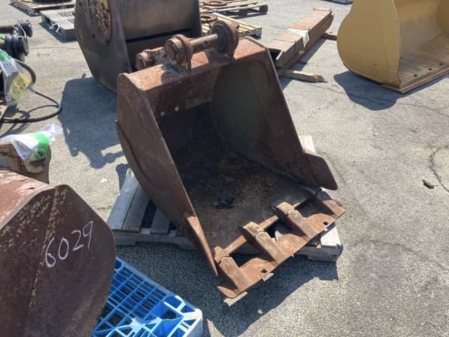 CONSTRUCTION BUCKET — Auction (lot 8458-6030)