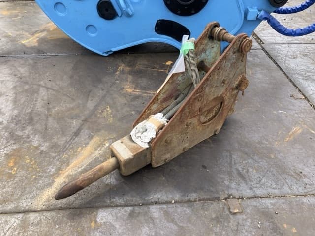 BREAKER — Auction (lot 8458-6035)