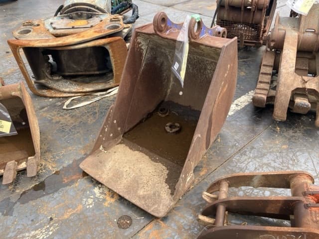 CONSTRUCTION BUCKET — Auction (lot 8458-6036)