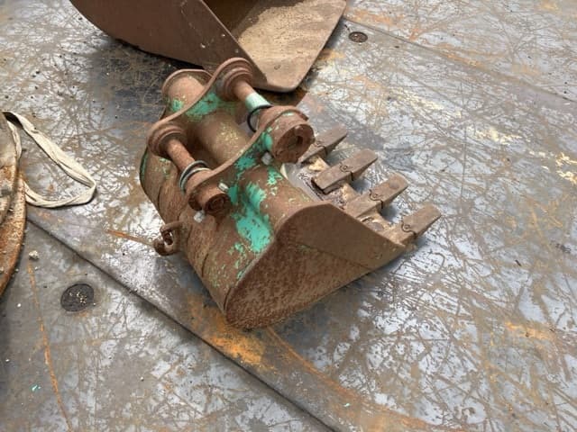CONSTRUCTION BUCKET — Auction (lot 8458-6037)