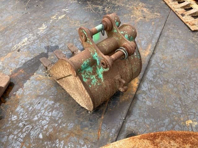 CONSTRUCTION BUCKET — Auction (lot 8458-6037)