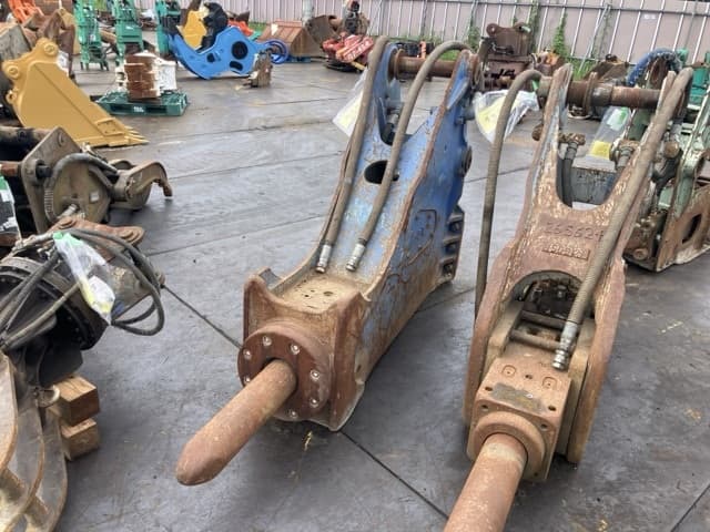 BREAKER — Auction (lot 8458-6040)