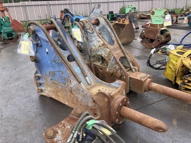 BREAKER — Auction (lot 8458-6040)