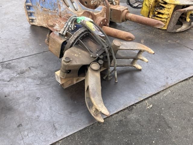ROTATING HYDRAULIC FORK — Auction (lot 8458-6042)