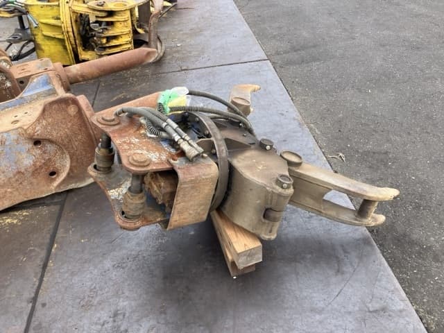 ROTATING HYDRAULIC FORK — Auction (lot 8458-6042)