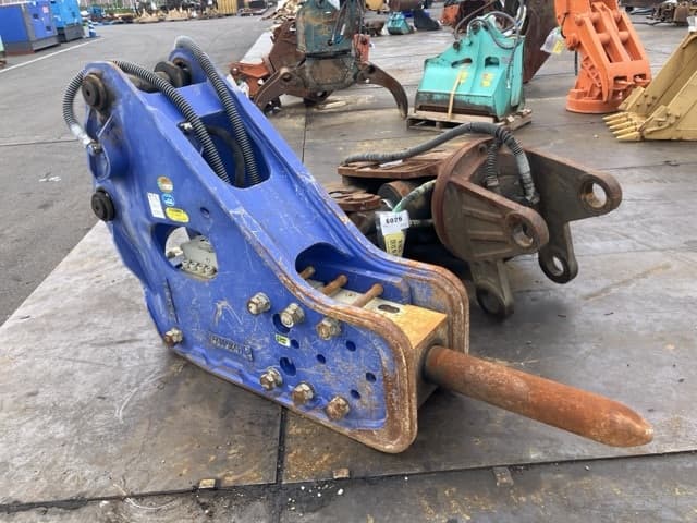 BREAKER — Auction (lot 8458-6046)