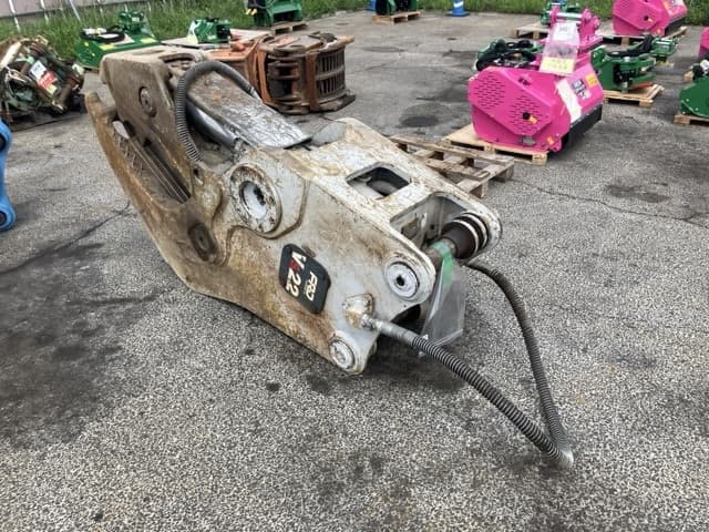 CONCRETE PULVERIZER — Auction (lot 8458-6048)