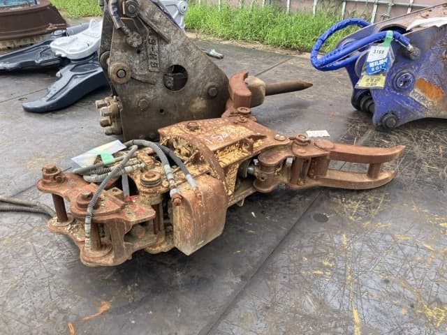 ROTATING HYDRAULIC FORK — Auction (lot 8458-6051)