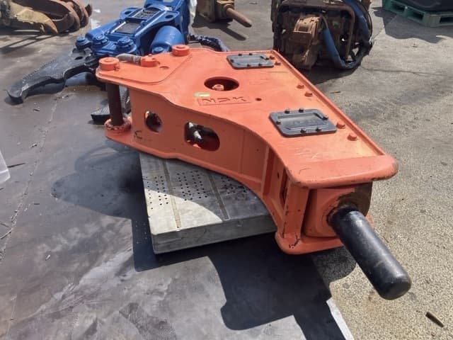 BREAKER — Auction (lot 8458-6093)