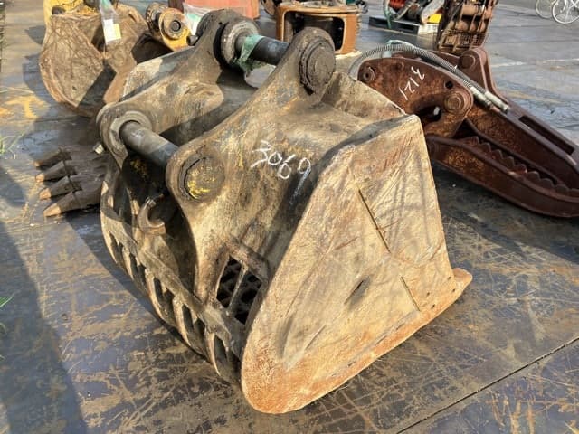 SKELETON BUCKET — Auction (lot 8458-6095)