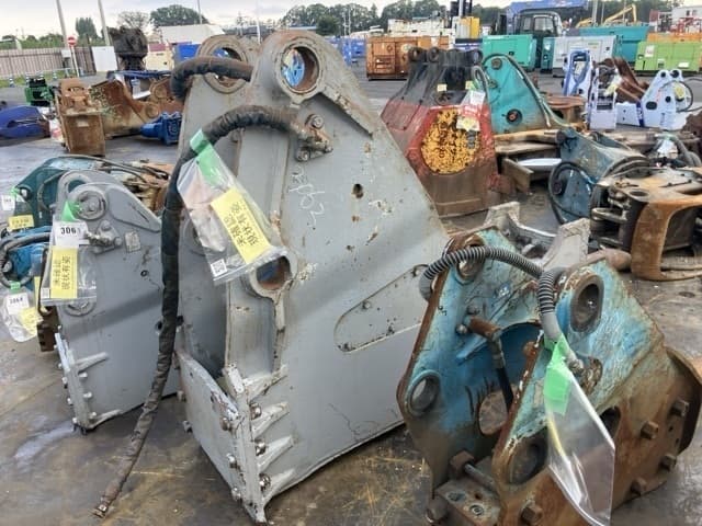 BREAKER — Auction (lot 8458-6107)