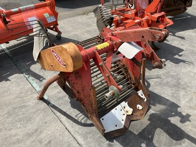 POTATO DIGGING MACHINE A — Auction (lot 8458-6303)