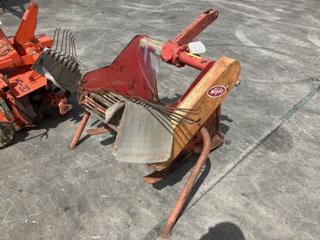 POTATO DIGGING MACHINE A — Auction (lot 8458-6303)