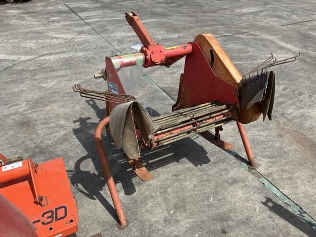 POTATO DIGGING MACHINE A — Auction (lot 8458-6303)
