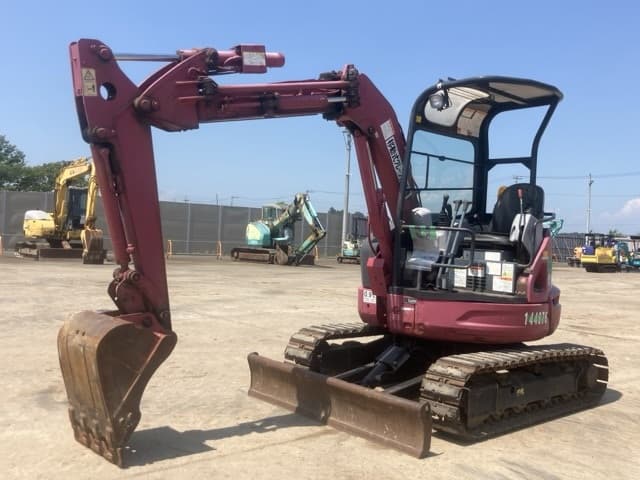 MINI EXCAVATOR — Auction (lot 8458-68)