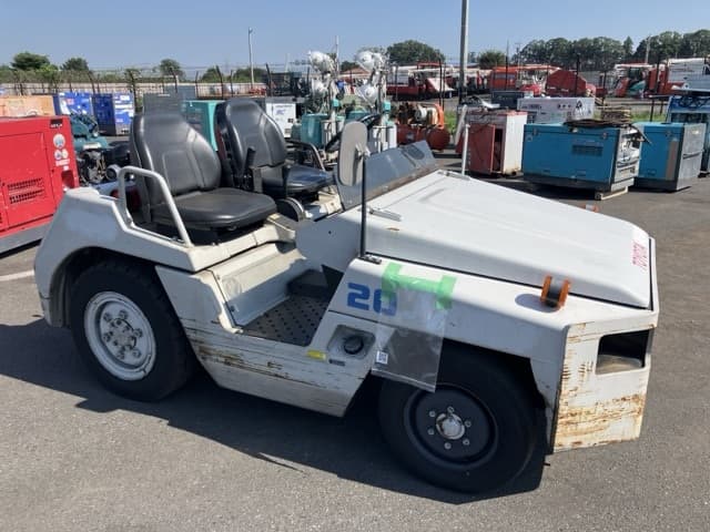 towing tractor — Auction (lot 8458-7001)