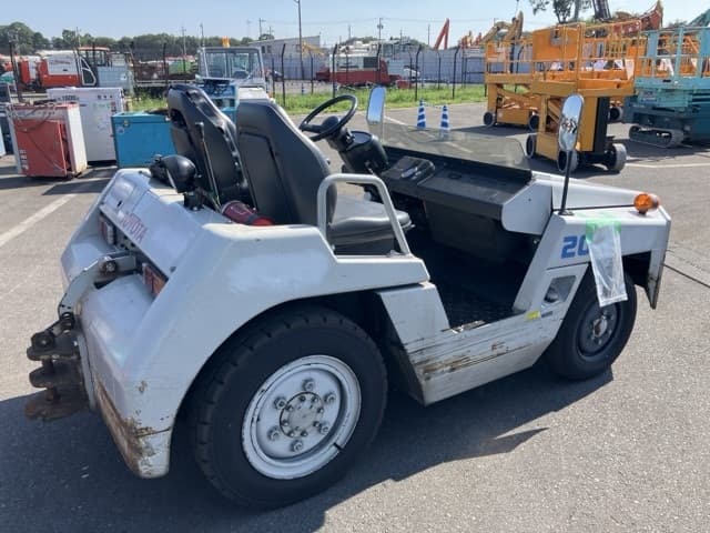 towing tractor — Auction (lot 8458-7001)